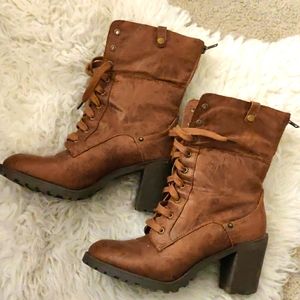 Lace up combat boots | US 7.5
